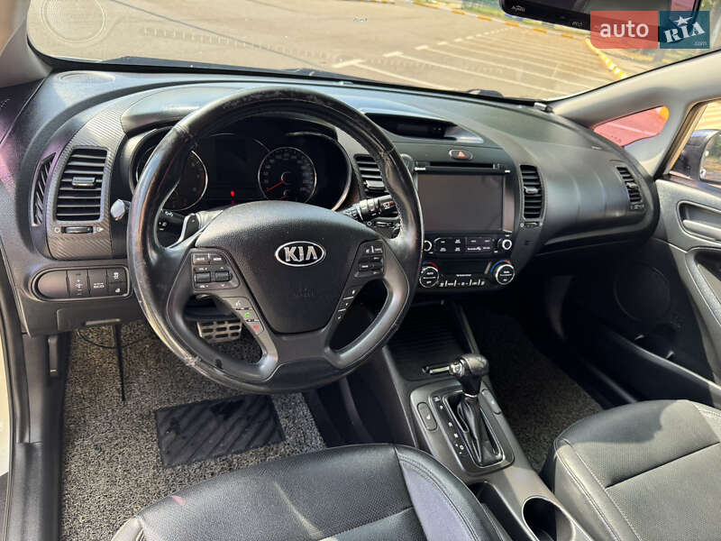 Хэтчбек Kia K3 2013 в Киеве