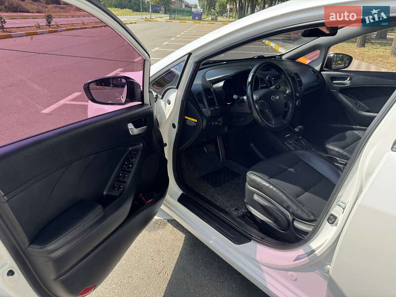 Хэтчбек Kia K3 2013 в Киеве