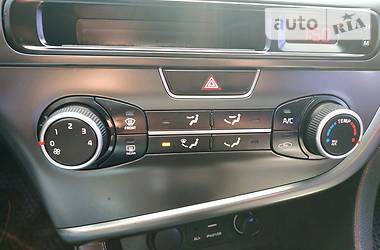 Седан Kia K5 2015 в 