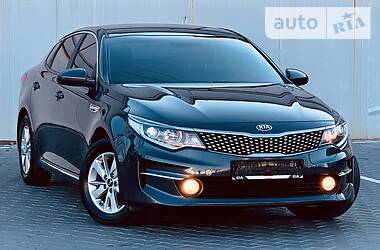 Седан Kia K5 2016 в 