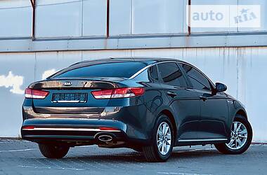 Седан Kia K5 2016 в 