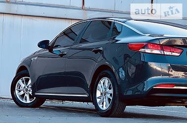 Седан Kia K5 2016 в 