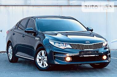 Седан Kia K5 2016 в 