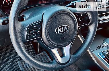 Седан Kia K5 2016 в 
