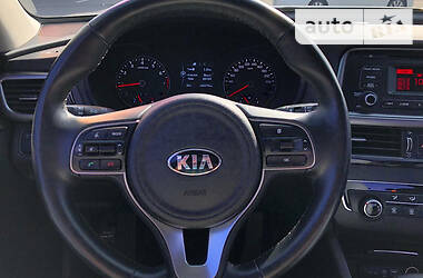 Седан Kia K5 2016 в 