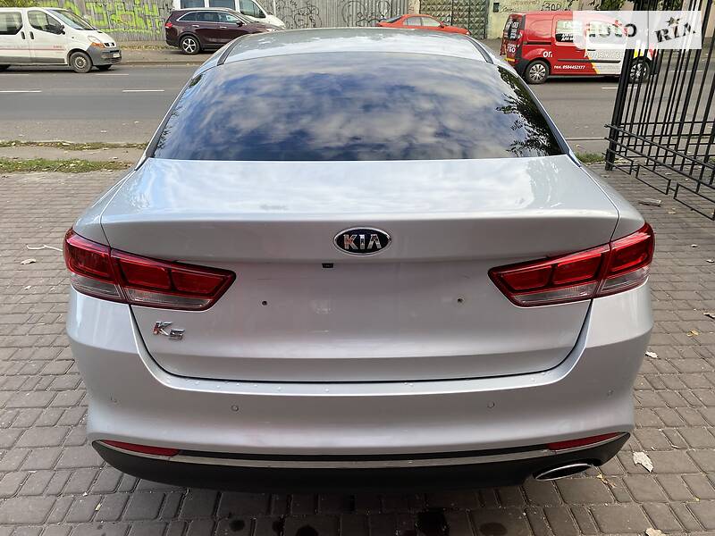 Седан Kia K5 2016 в Одессе