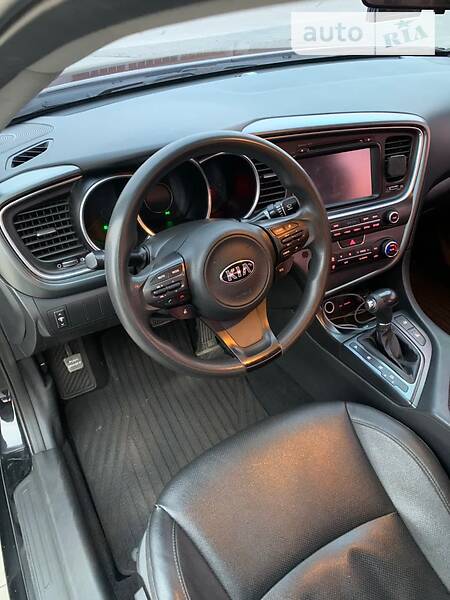 Седан Kia K5 2014 в Барышевке
