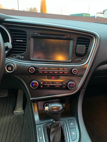 Седан Kia K5 2014 в Барышевке