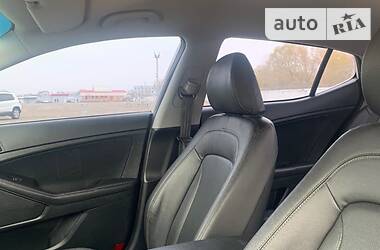 Седан Kia K5 2013 в Барышевке