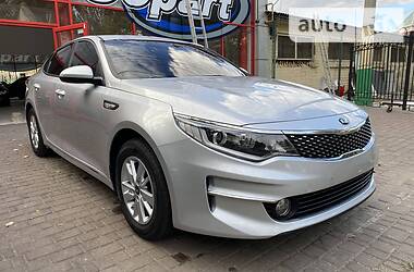 Седан Kia K5 2016 в Одессе