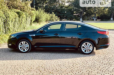 Седан Kia K5 2010 в 