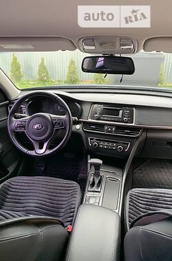 Седан Kia K5 2017 в 