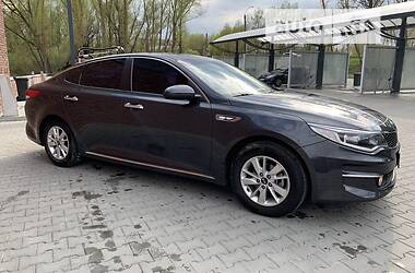 Седан Kia K5 2017 в 