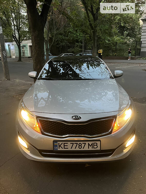 Седан Kia K5 2013 в Дніпрі