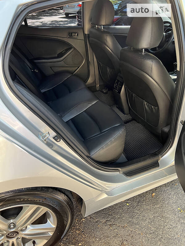 Седан Kia K5 2013 в Дніпрі