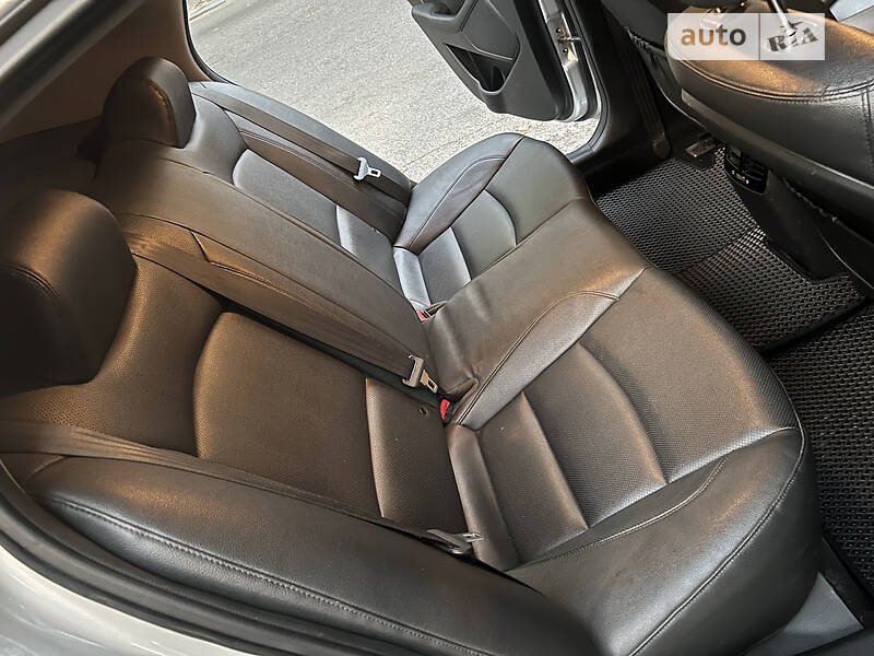 Седан Kia K5 2013 в Дніпрі