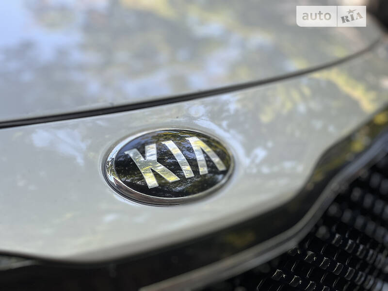 Седан Kia K5 2013 в Дніпрі