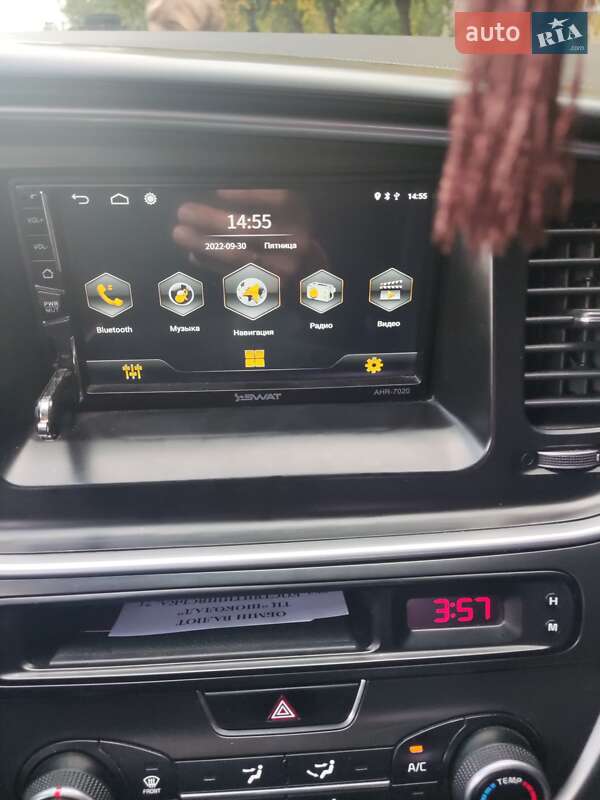 Седан Kia K5 2014 в Киеве