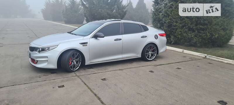 Седан Kia K5 2015 в Ізмаїлі