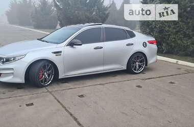 Седан Kia K5 2015 в 