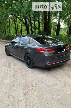 Седан Kia K5 2016 в 