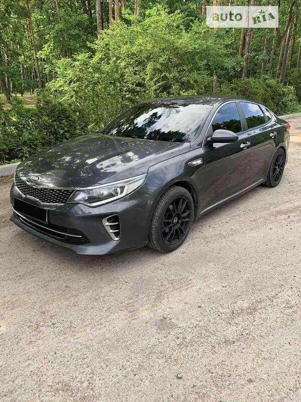 Седан Kia K5 2016 в Ровно