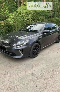 Седан Kia K5 2016 в 