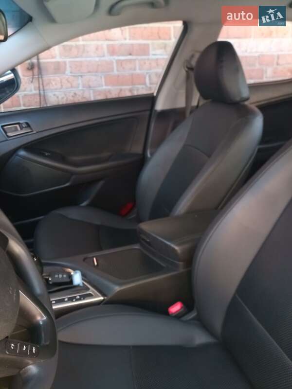 Седан Kia K5 2012 в Сумах