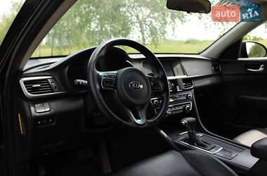Седан Kia K5 2016 в 