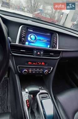 Седан Kia K5 2015 в 