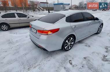 Седан Kia K5 2015 в 