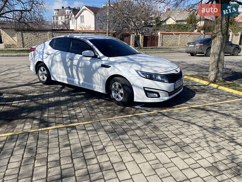 Седан Kia K5 2015 в Одессе