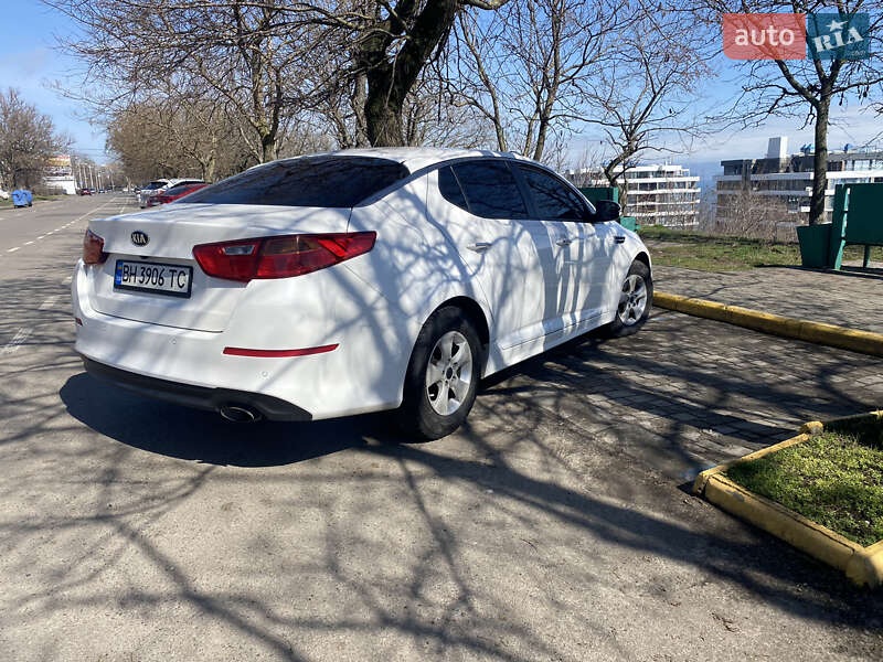Седан Kia K5 2015 в Одессе