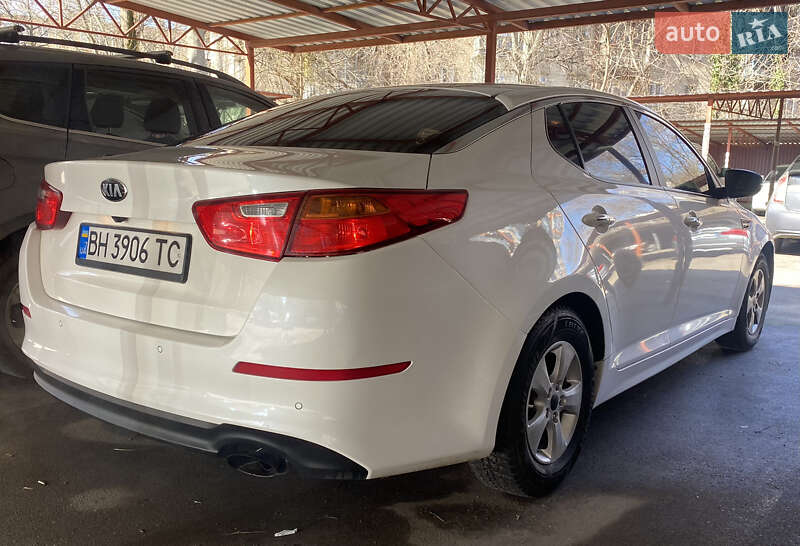 Седан Kia K5 2015 в Одессе