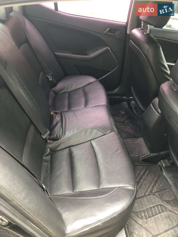 Седан Kia K5 2014 в Каменец-Подольском