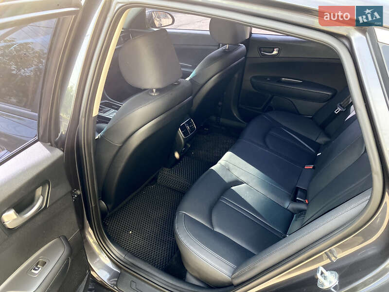 Седан Kia K5 2019 в Николаеве