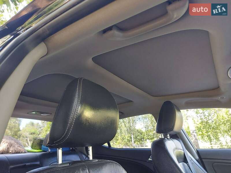 Седан Kia K5 2011 в Харькове