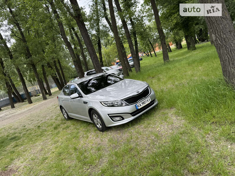 Седан Kia K5 2015 в Киеве