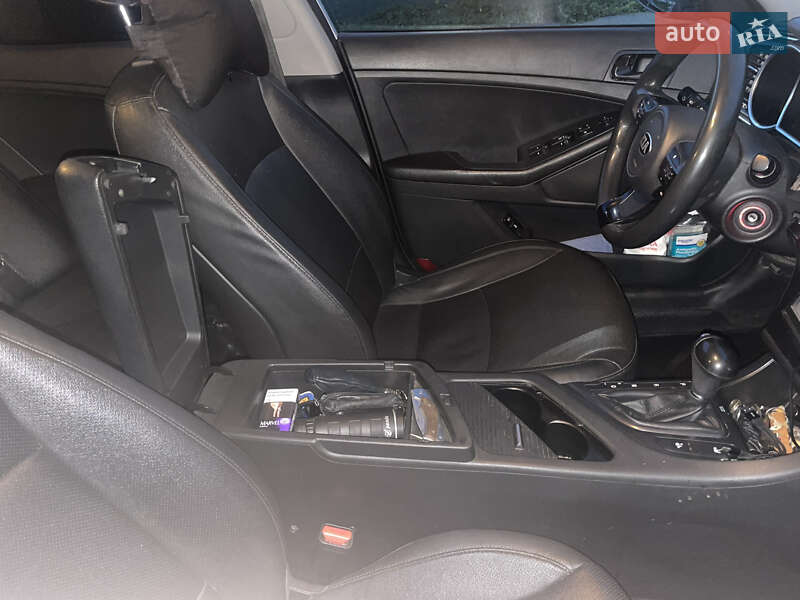 Седан Kia K5 2015 в Києві