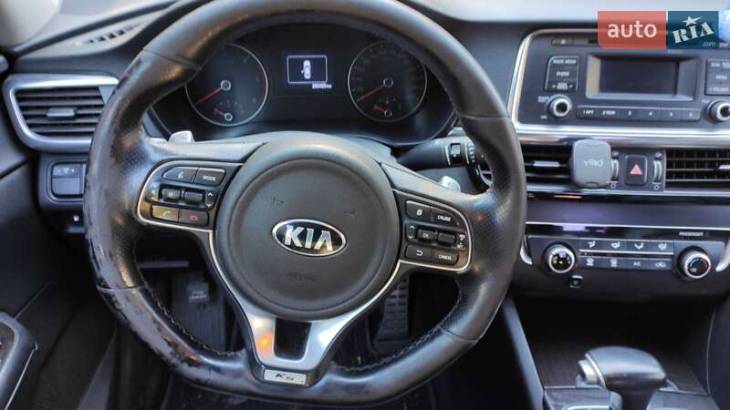Седан Kia K5 2016 в Александровке
