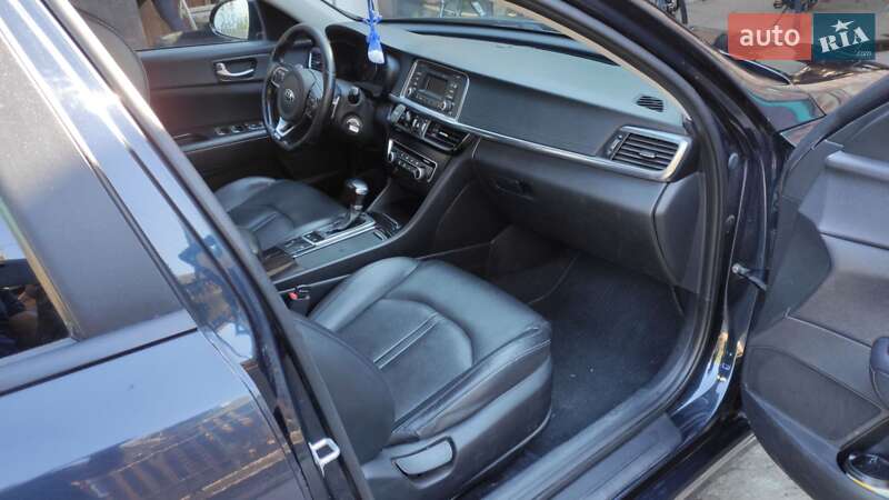 Седан Kia K5 2016 в Александровке