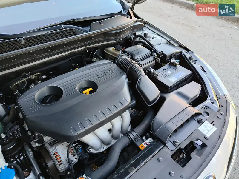 Седан Kia K5 2014 в 