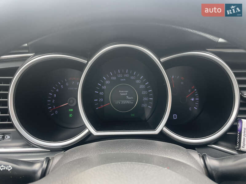 Седан Kia K5 2015 в Києві