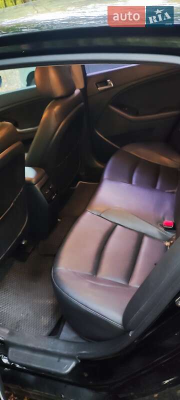 Седан Kia K5 2015 в Луцке