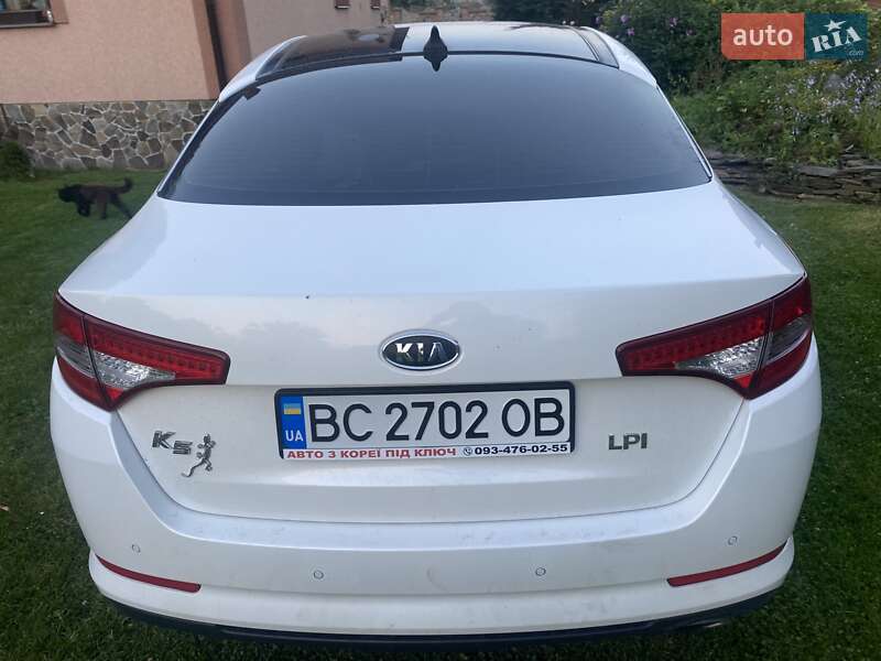 Седан Kia K5 2010 в Львове