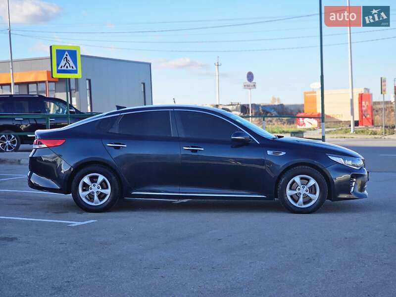 Седан Kia K5 2017 в Тернополі