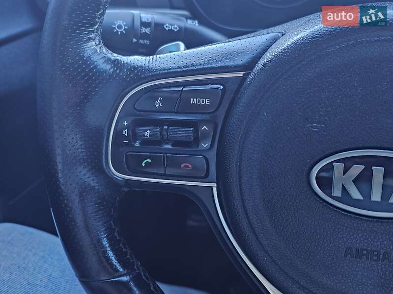 Седан Kia K5 2017 в Тернополі