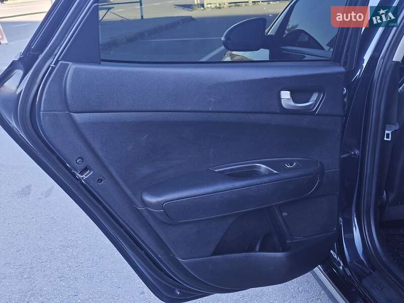 Седан Kia K5 2017 в Тернополі