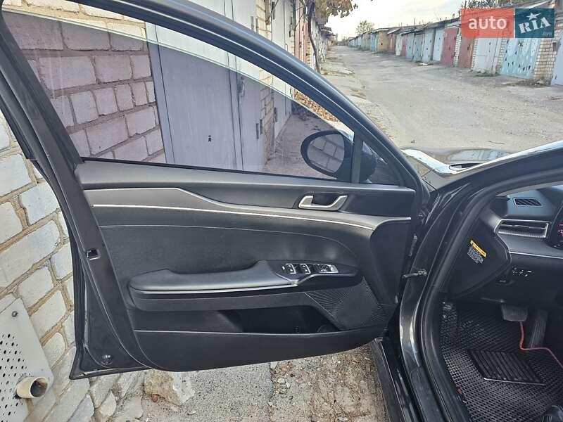 Седан Kia K5 2019 в Николаеве