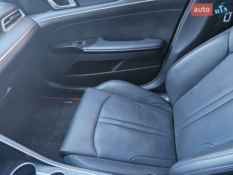 Седан Kia K5 2019 в Николаеве